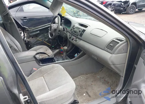 2003 Toyota Camry Le z USA, uszkodzony, nr VIN 4T1BE32K63U648929